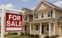 El número de compraventas de viviendas inscritas bajó en marzo en España un 2,2% en tasa interanual